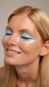 KATYA VINOG <strong>New!</strong>   KATYA VINOG silicone under eye patches are light blue with a silky shine effect and are reusable. These silicones are suitable for use in the following procedures:  
<ul> <li>eyelash extensions (to isolate the lower eyelashes)</li> <li>eyelash lamination (to isolate and color the lower eyelashes)</li> <li>eyelash coloring (for coloring upper and lower eyelashes)</li> <li>for home skin care (with cream)</li> <li>for make-up (help to create perfect lines)</li>
</ul>
  The unique combination of high-quality silicone and silky shine creates a feeling of tenderness and comfort. Suitable for both professional and home use. For home use, apply your favorite cream and apply it with a patch for 10 minutes. With the patches, the absorption and moisturizing of the cream increases, the removal of wrinkles and dark circles is more effective. The unique shape of the patches allows them to be used for any eye size in both professional and home care.   Pomello