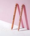 ÉLAN Professional <strong>ELAN Brow Pro Concealer Pencil on mitmeotstarbeline ja ülipehme kreemjas peitepliiats</strong>, mis sulandub täiuslikult sinu nahatooniga, peites veatult kõik puudused. See on ideaalne valik kulmude ja silma sisenurkade esiletõstmiseks, andes loomuliku ja särava tulemuse.   Kaks erinevat tooni on loodud sobima kõikidele nahatoonidele, tagades täiusliku viimistluse. Pehme ja kreemjas koostis libiseb sujuvalt nahal, jättes loomuliku ja kauakestva tulemuse.   Dermatoloogiliselt testitud, ideaalne igapäevaseks kasutamiseks – tõeline must-have su ilurutiinis! Pomello